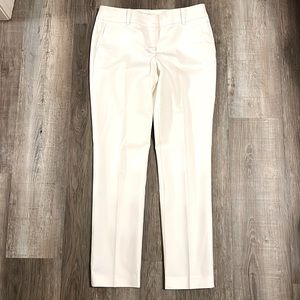 Ann Taylor White Ankle Pants. Size 2. 64% Cotton 34% Polyester 2% Spandex